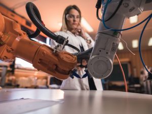 Teknologia ja robotit apuna hoivatyössä